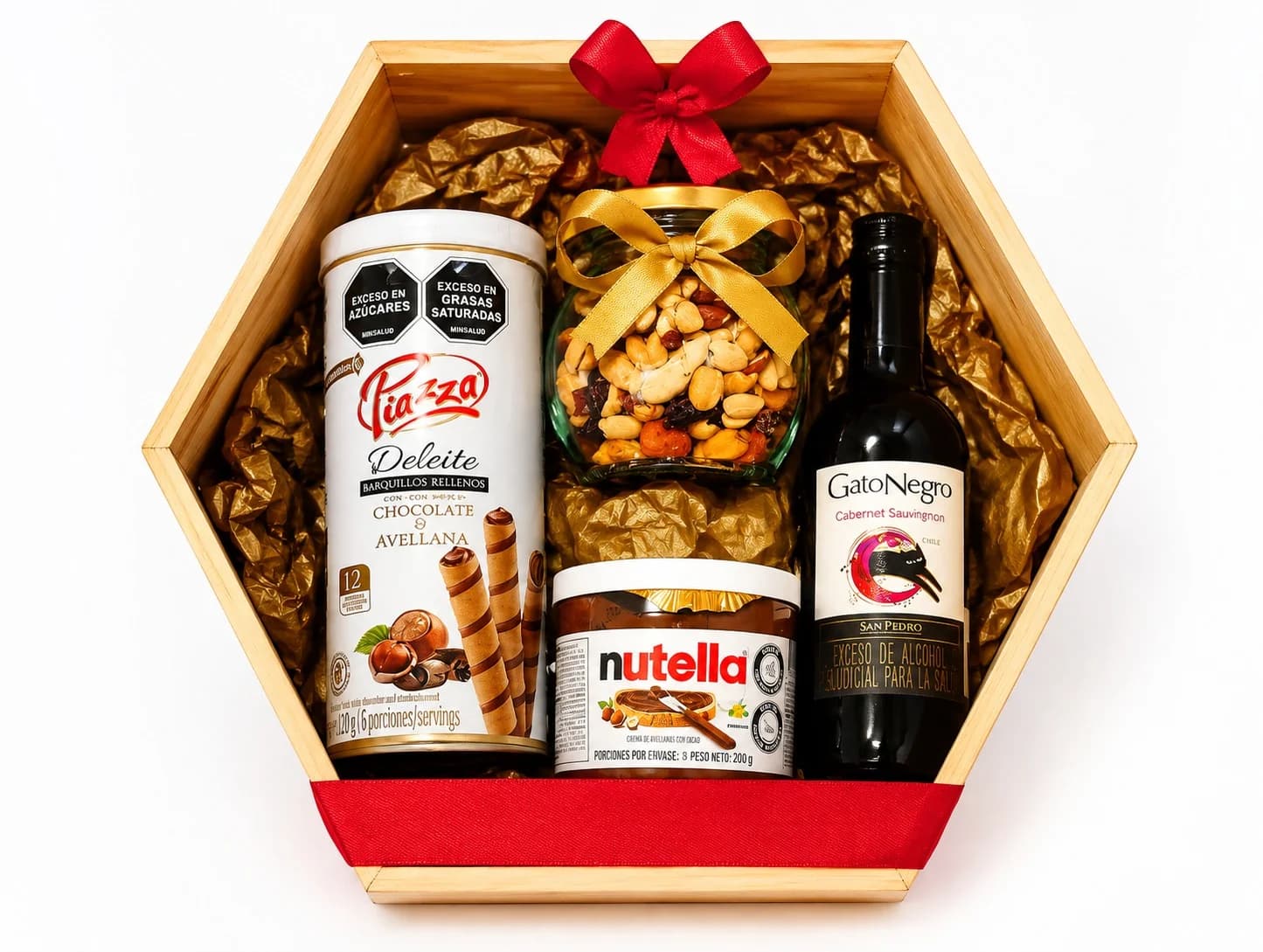 Guacal de madera con vino Gato Negro, frutos secos, Nutella y barquillos